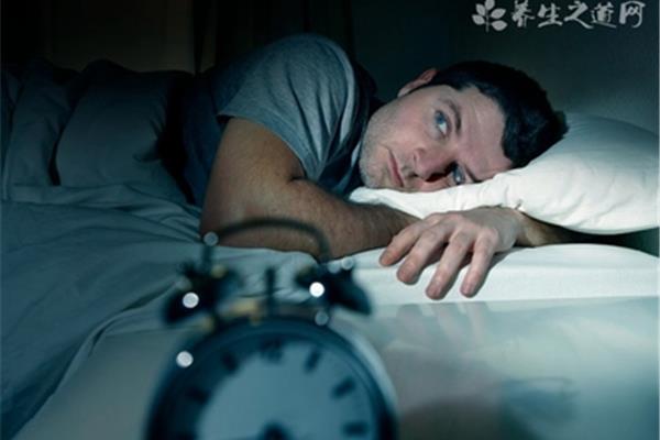 整夜失眠是什么原因引起的,经常在晚上失眠是什么原因引起的