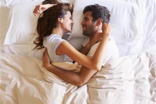 已婚男人睡觉后仍然联系,他们在做爱时说了哪些话?
