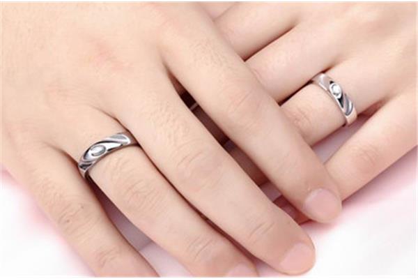 女不同手指戴戒指的含义,男不同手指戴戒指的含义