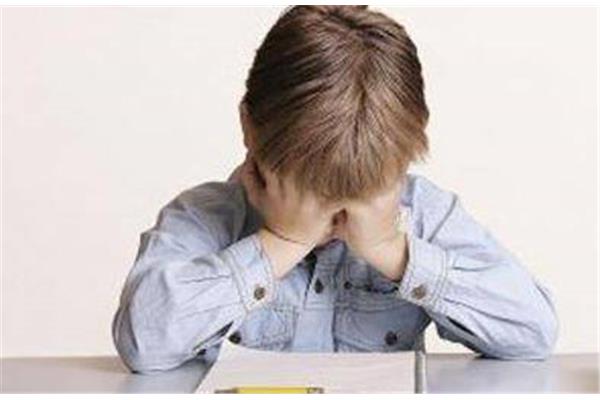 焦虑抑郁的孩子能上学吗?如果孩子焦虑抑郁不上学,家长该怎么办?