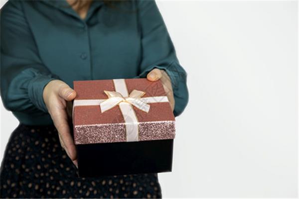 40岁女人的生日礼物情人,送40岁女人情人什么礼物好?