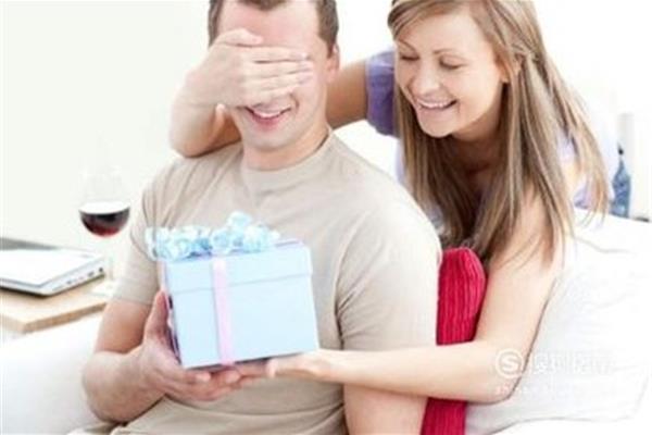 女生送男朋友什么礼物好,男生送女生什么礼物好?